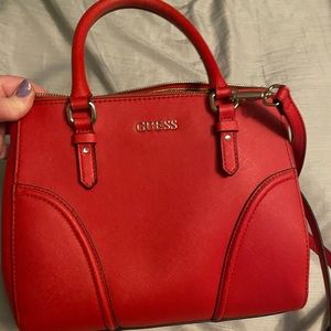 Guess handbag in excellent condition! Smoke free! Gorgeous red ❤️